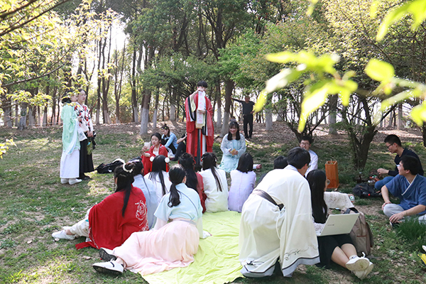 花朝节汉服社继承传统祭祀花神